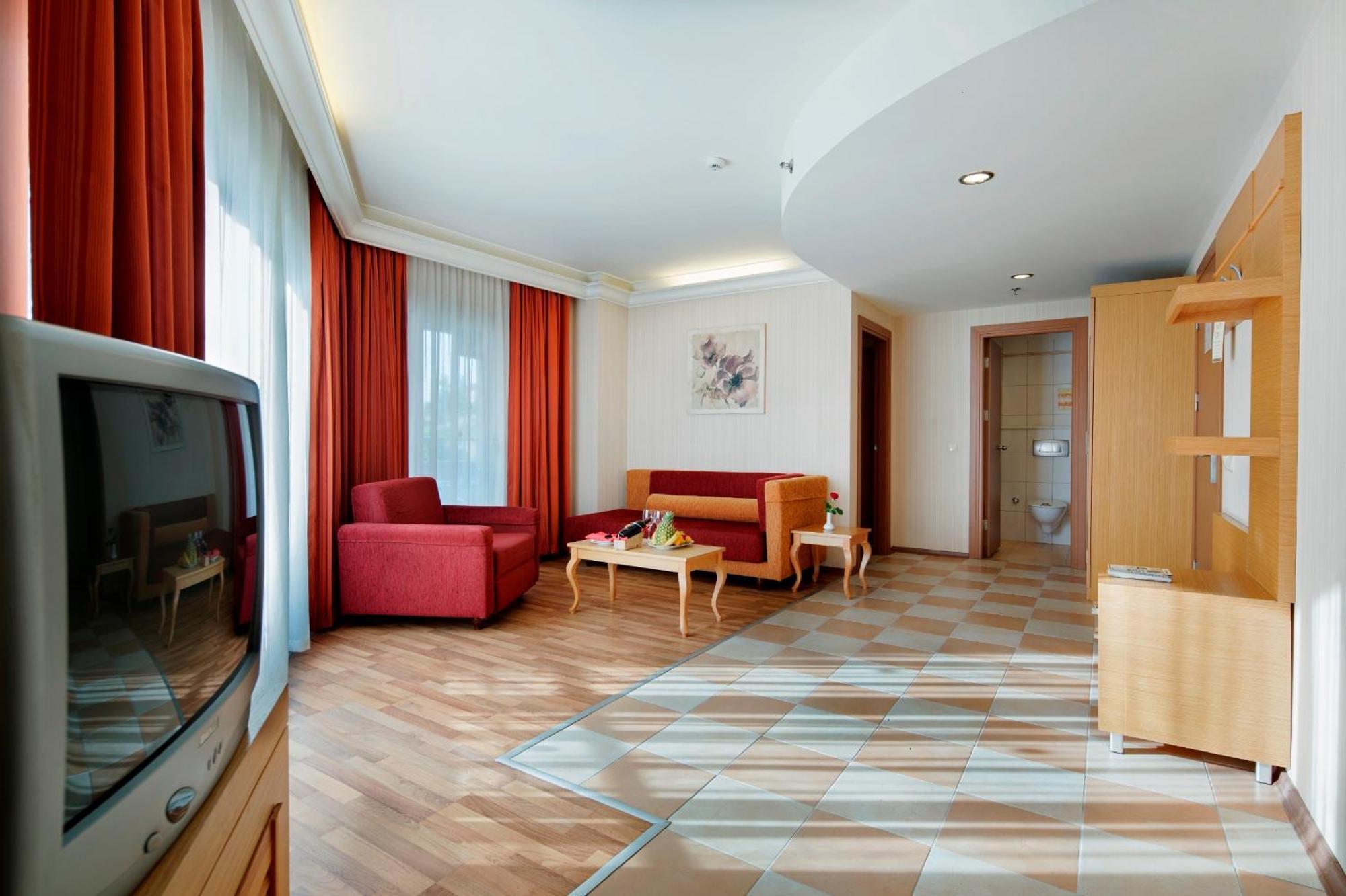 Family Room,698940864:JPEG